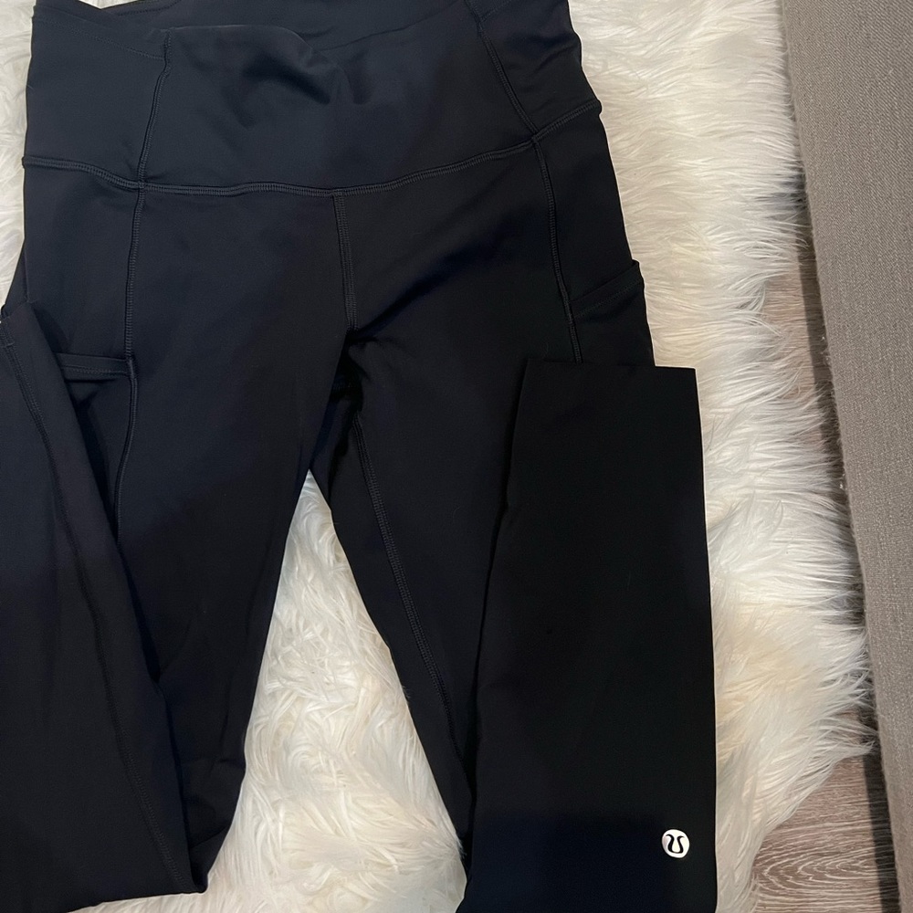 Fast and free lulu lemon leggings size 6